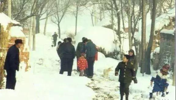 0年前，过年走亲戚老照片！满满回忆，你还记得多少？"