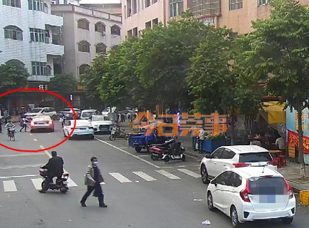 痛心！东莞一女童尾随妈妈冲出马路，遭碾压身亡