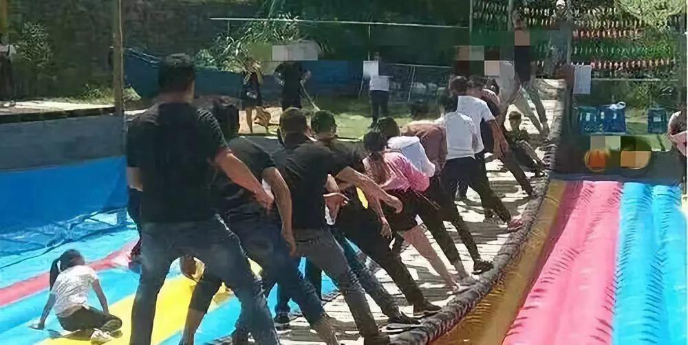 又出事了！女子在这种“网红桥”上被甩出，结果…