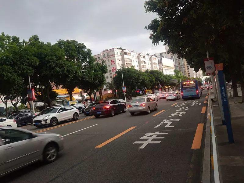 东莞新启用"黄色车道"，走错罚款150元！