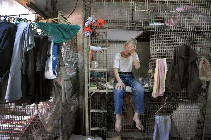 见过香港的"棺材房"，才知道自己住在东莞有多幸福！