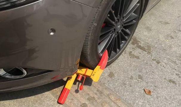 东莞有谁认识这部粤S跑车！告诉他，他要火了！