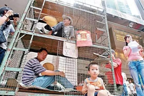 见过香港的"棺材房"，才知道自己住在东莞有多幸福！