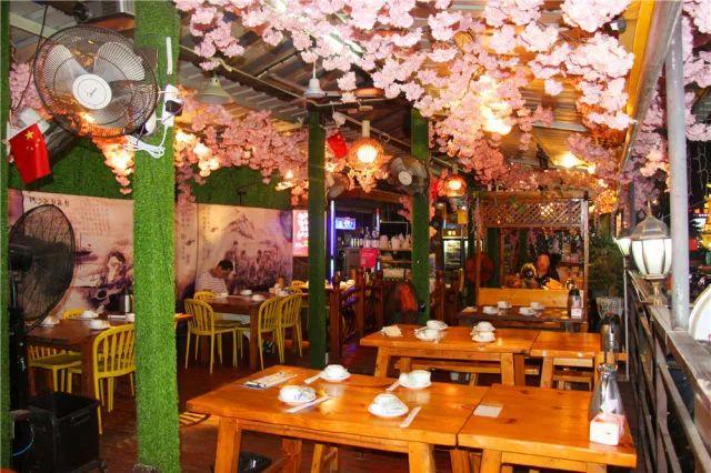 最火爆宵夜！49.9元张三疯烧烤3-4人餐招牌烤鱼（魔芋+豆腐条+豆芽）+烤鸡翅尖6串+烤深海鱼丸4串......