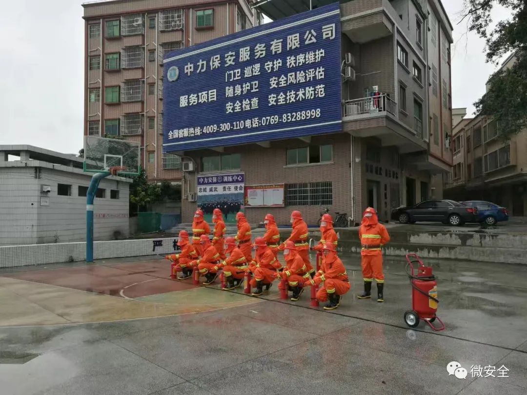 突发! 东莞寮步某店铺突发火灾, 现场火势猛烈, 浓烟滚滚!