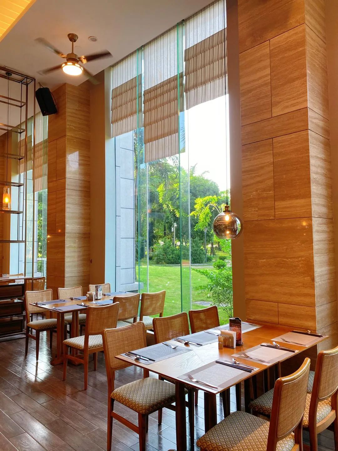 【东莞·5星汇景自助餐】爆款来袭~99.9元东莞汇景酒店雅琴西餐厅自助晚餐~日料、刺身、海鲜、中菜···100+菜款海量任吃！