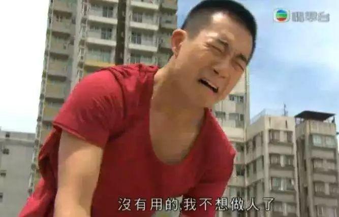 恶心！只因不下楼取餐，外卖员冲餐盒狂吐口水！