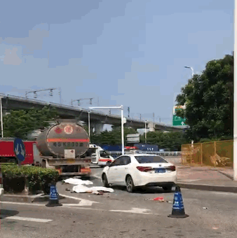东莞发生惨烈车祸！3名路人当场身亡，这一幕让人......