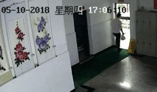 变态！事发东莞地铁站！女士们一定要看！！！