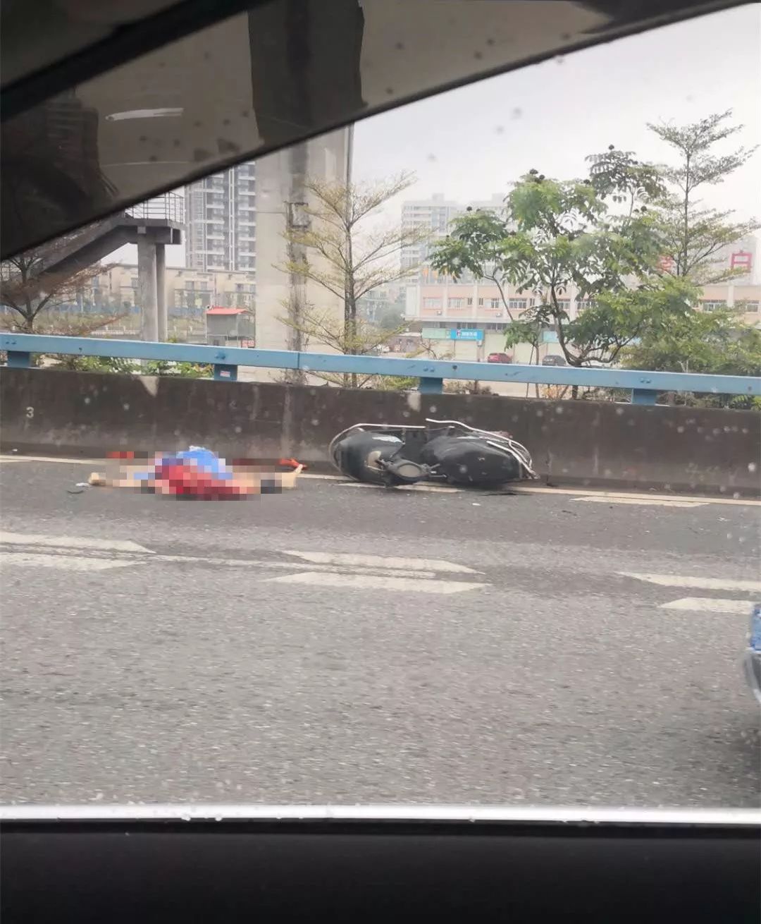 突发！东莞发生惨烈车祸，一人当场身亡！