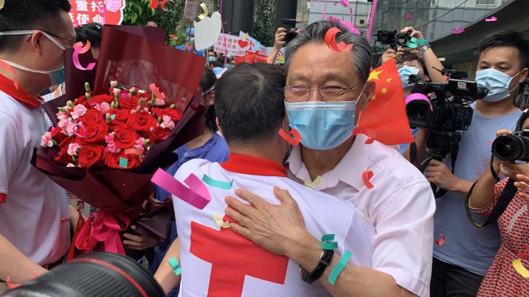 这里宣布全面进入战时状态！260人隔离！钟南山：现在正是非常困难的时候