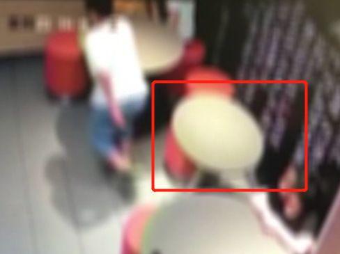 麦当劳里一个动作，东莞4岁女童惨遭截趾，还有孩子因它身亡！家长注意