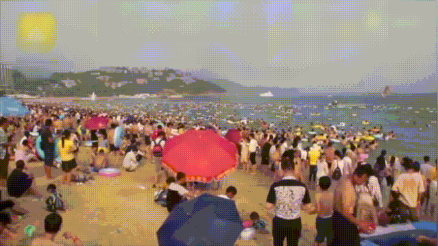 人从众！景点都被挤爆了！这帮人发达了！