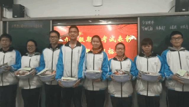 东莞这家学校要火了！期末竟然给学生奖猪肉！太“壕”了！