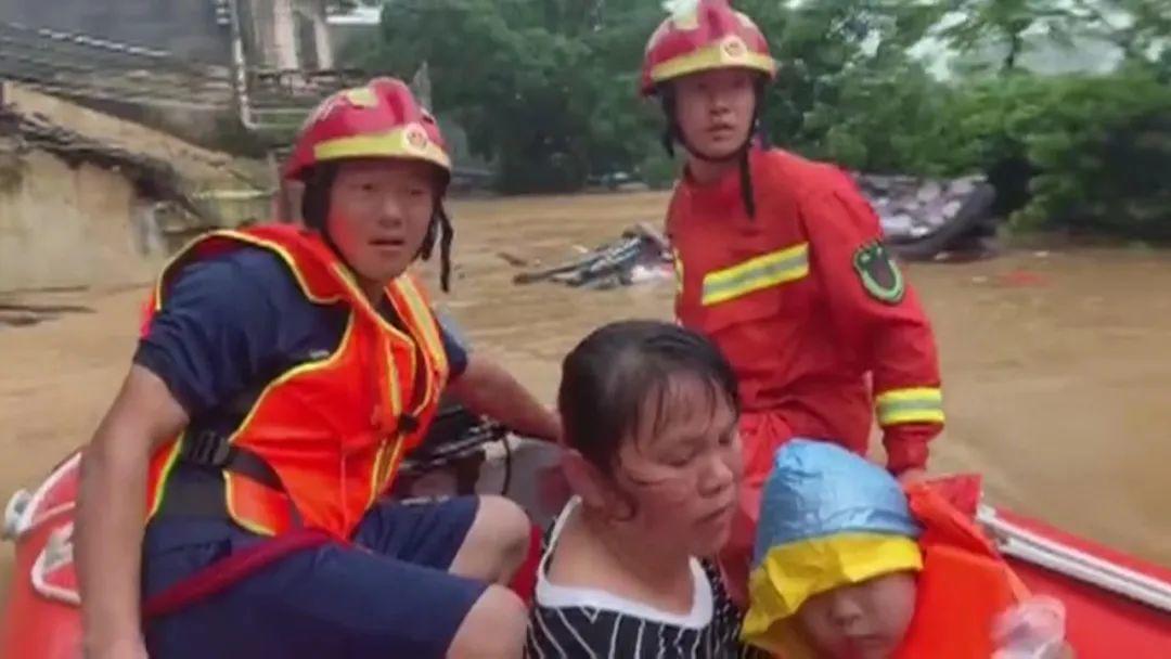 紧急预警！今晚有洪水！多地已经被淹！东莞人挺住！麻烦转给更多的人知道！