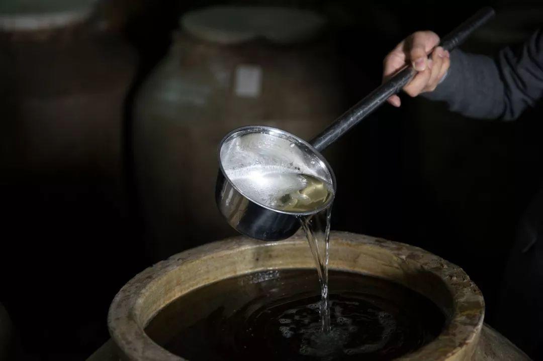 【国酒大师】手酿五十度的白酒，醉出的却是中国韵味！