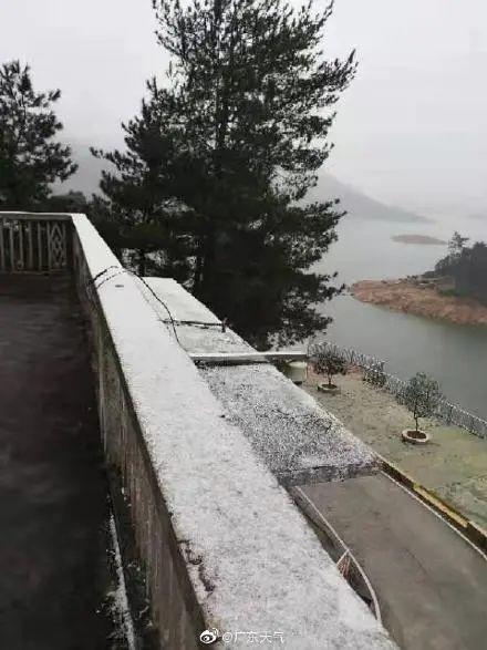 刚刚！广东下雪了！寒冷橙色预警正式生效！元旦要冻哭……