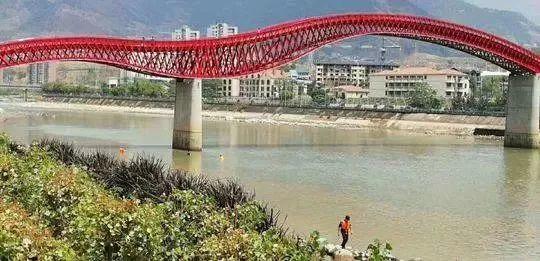 痛心！母亲带3个孩子跳河, 4人均溺亡！调查结果令人唏嘘...