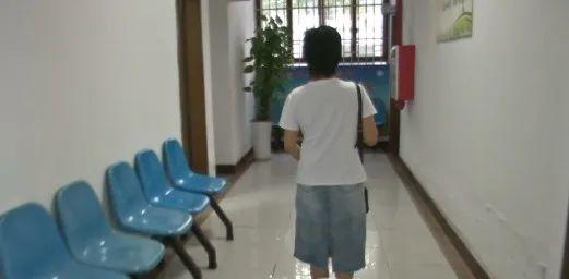 6斤重包裹从天而降！东莞一女子被砸成十级伤残…"