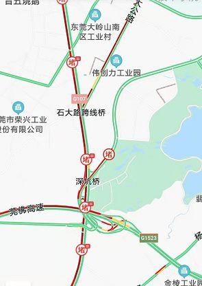 突发，大货车被“巨无霸”压坏，东莞这些路堵住了！请注意绕行！