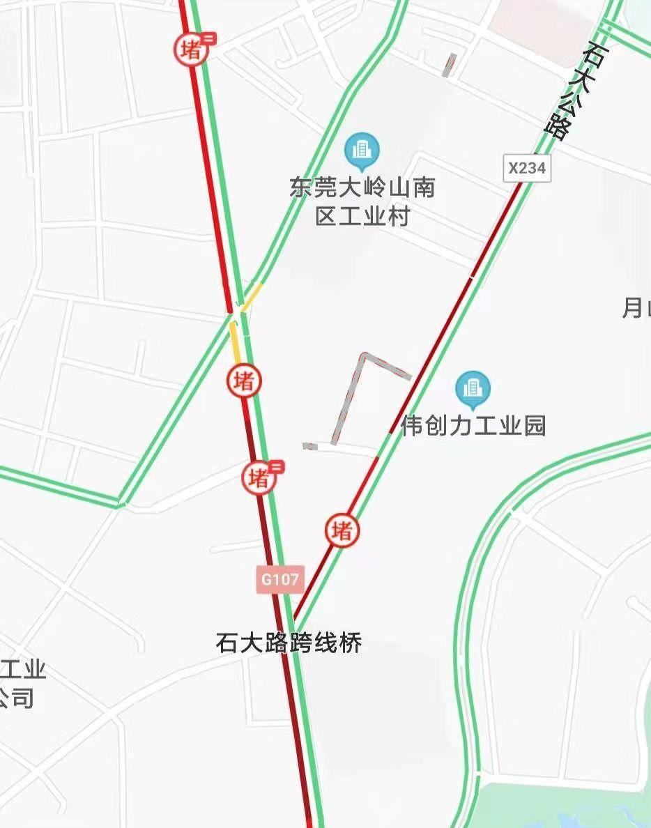 突发，大货车被“巨无霸”压坏，东莞这些路堵住了！请注意绕行！