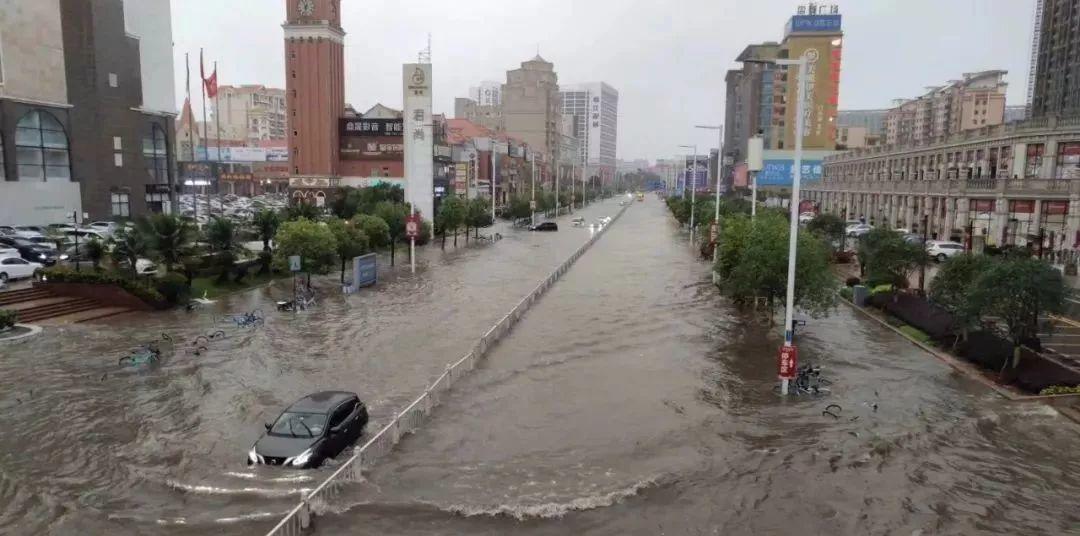 突发！东莞时空错乱！多个镇街被淹！车都翻了！