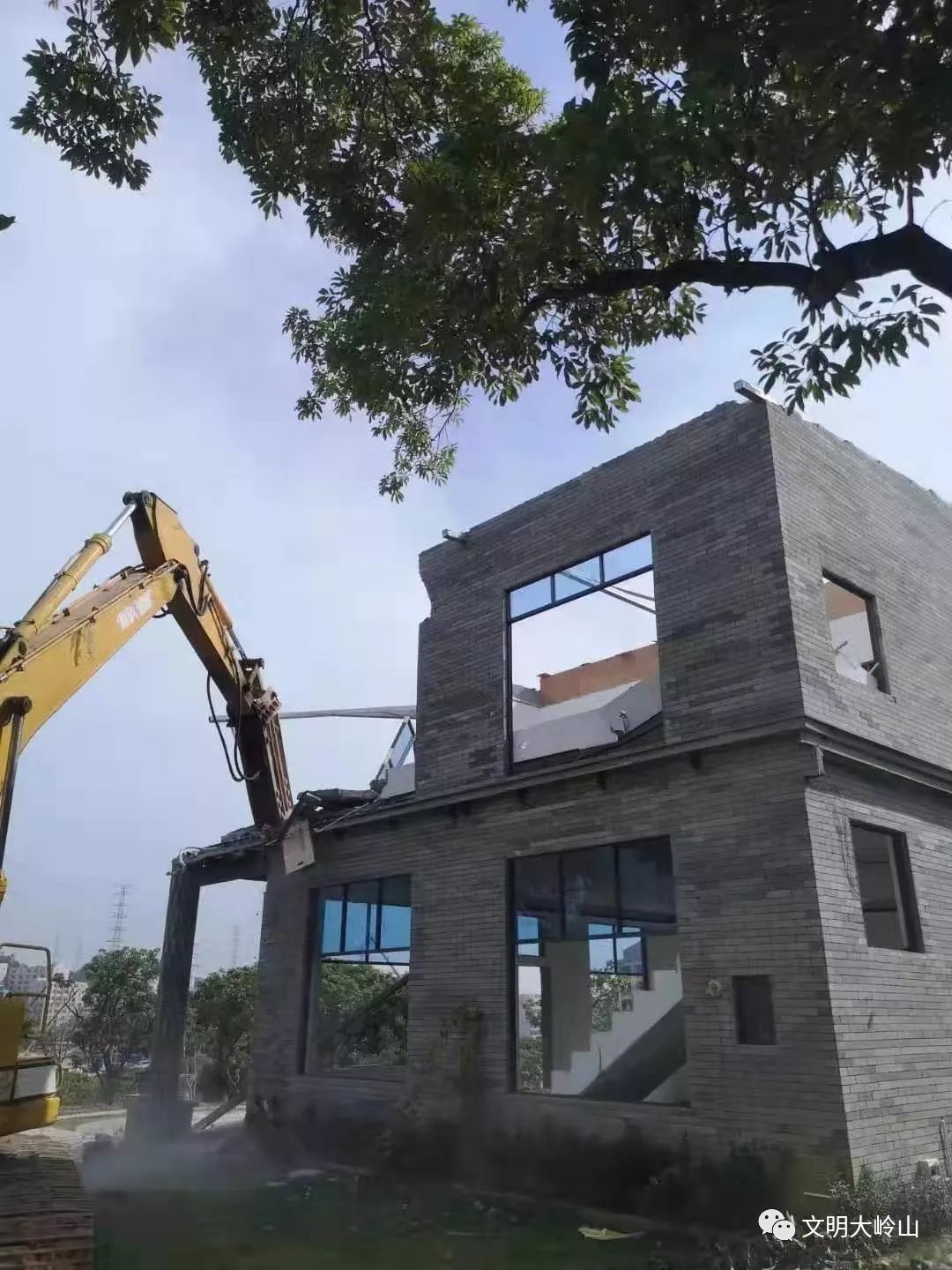 东莞1栋2万㎡建筑被拆除！现场视频曝光！