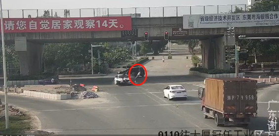 腾空翻转720度！东莞男子险丢命，就为了这2秒…
