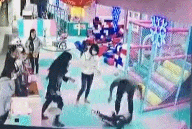 东莞一家长出拳暴打别人家孩子！竟因...
