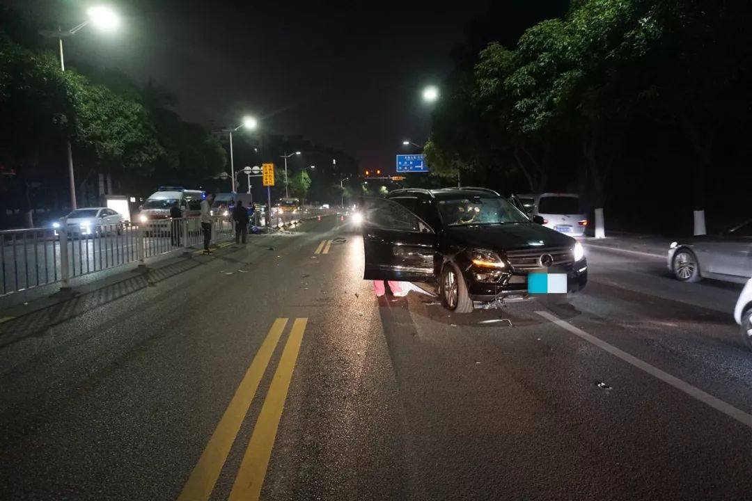 潮汐车道逆行！东莞男子正面与轿车相撞！现场惨烈！