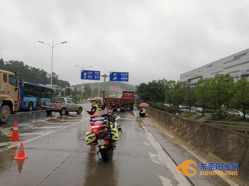 东莞一醉酒女子欲轻生，接下来这一幕....