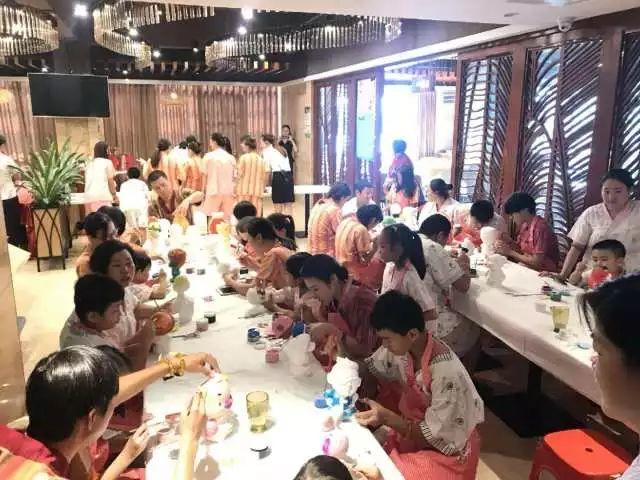 吃喝玩乐12个钟才99元！12小时净桑+2个自助餐+恒温游泳池+干蒸+汗蒸+榻榻米休息区+电影院！