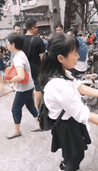 今晨东莞多所学校门口被堵！朋友圈刷爆了！真相是……