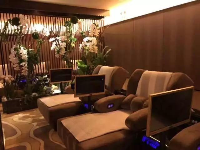 吃喝玩乐12个钟才99元！12小时净桑+2个自助餐+恒温游泳池+干蒸+汗蒸+榻榻米休息区+电影院！