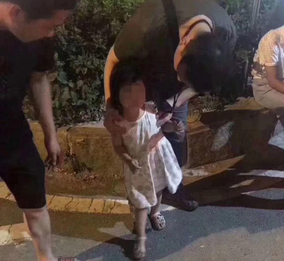 东莞一3岁孩子被陌生女人带走！最新警方通报来了........