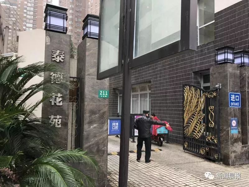 轰！特斯拉在车库突然自燃，8秒可怕视频刷屏！车主一夜没睡：当时并没在充电