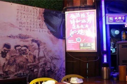 最火爆宵夜！49.9元张三疯烧烤3-4人餐招牌烤鱼（魔芋+豆腐条+豆芽）+烤鸡翅尖6串+烤深海鱼丸4串......