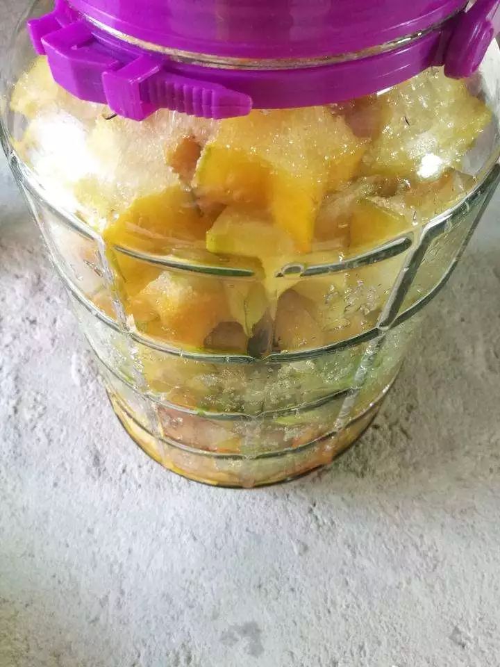 爱喝水果酒的注意了！广东2男子喝自酿水果酒差点没命！