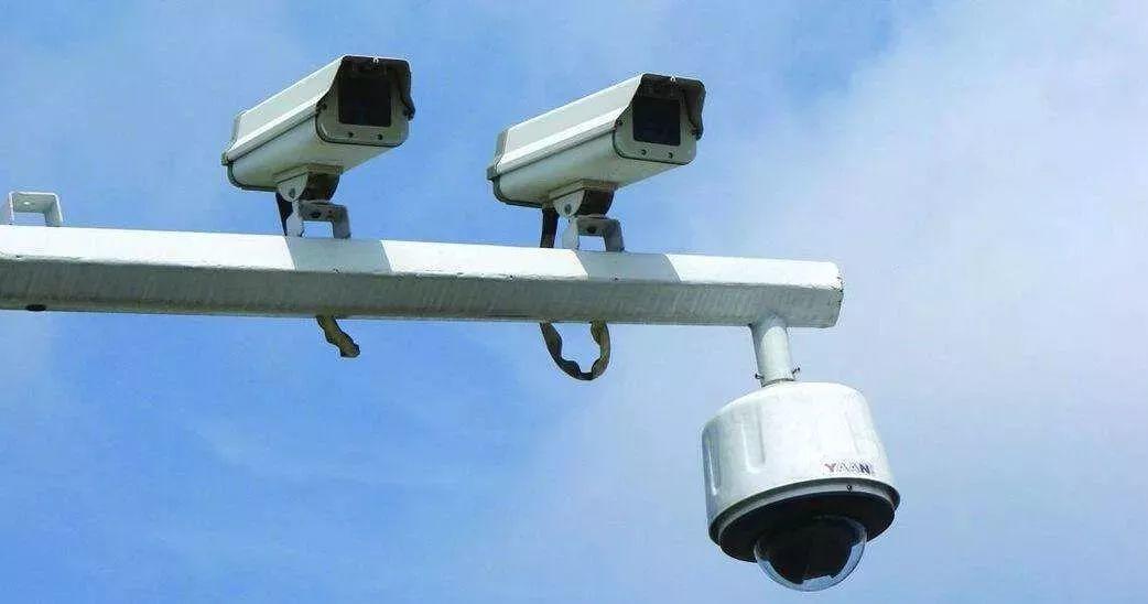 000+被拍！东莞启用新电子警察严拍不系安全带、开车打电话！还有…"