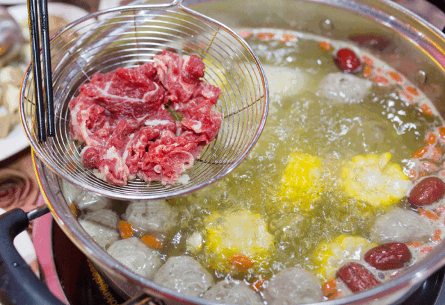 一天一头牛，新鲜不隔夜！108元享上引鲜切牛肉自助火锅四人餐！