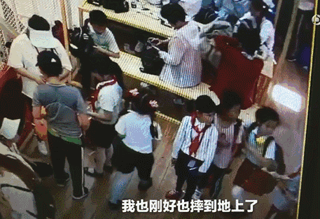 “妈妈，他凭什么骂我没教养？”广东5岁女孩偷拍照刷屏，无数父母被惊醒！