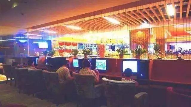 9元抢12小时温泉水疗+自助2餐+恒温游泳池+干蒸+汗蒸+电影院+休息厅，休闲娱乐任你嗨！周末通用不加收～"