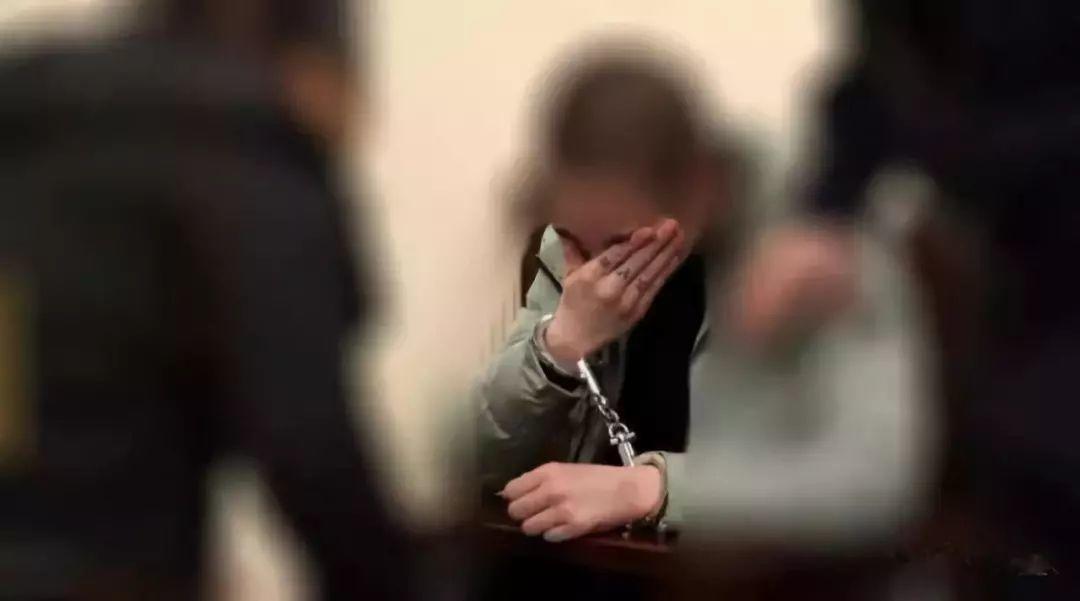 心痛！14岁少年挥刀刺死亲生父亲，只因…