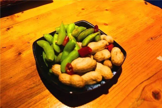 最火爆宵夜！49.9元张三疯烧烤3-4人餐招牌烤鱼（魔芋+豆腐条+豆芽）+烤鸡翅尖6串+烤深海鱼丸4串......