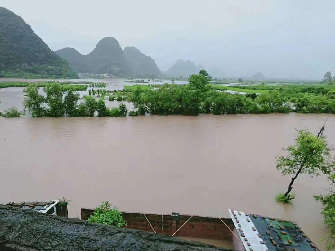 紧急预警！今晚有洪水！多地已经被淹！东莞人挺住！麻烦转给更多的人知道！