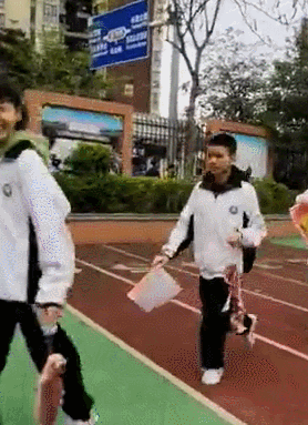 东莞这家学校要火了！期末竟然给学生奖猪肉！太“壕”了！