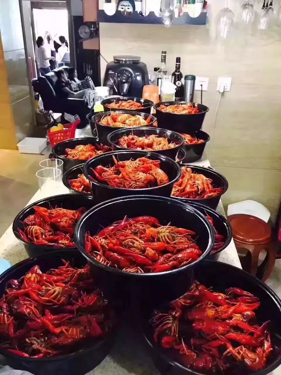 小龙虾的致命真相：全世界都不敢吃，中国人却还被蒙在鼓里！