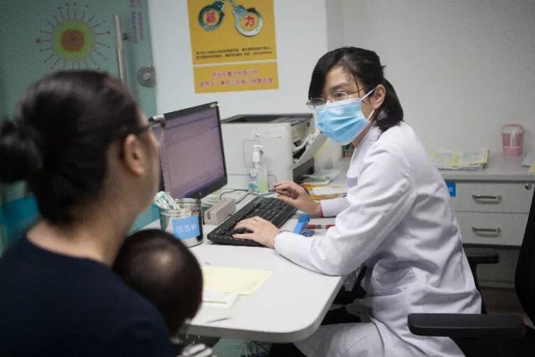 注意！东莞一个班10多个娃咳嗽发烧，就因为这个病毒！家长炸锅：又要停课隔离？