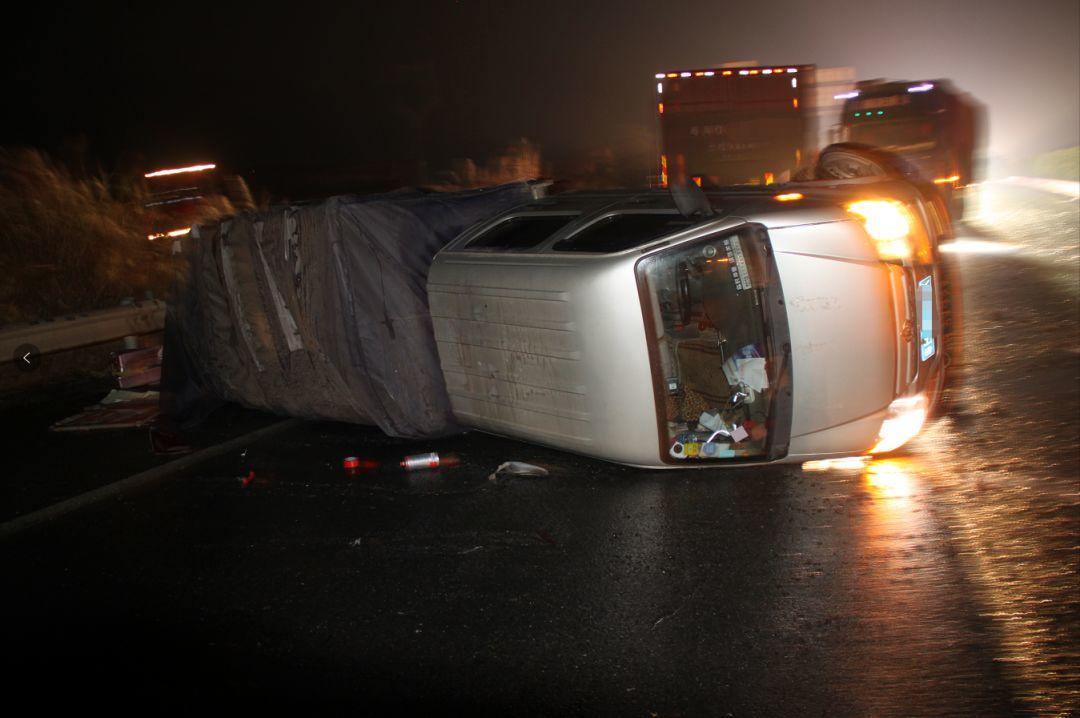 惨烈！春运高速上出车祸，粤S小车5人死亡！