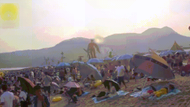 人从众！景点都被挤爆了！这帮人发达了！